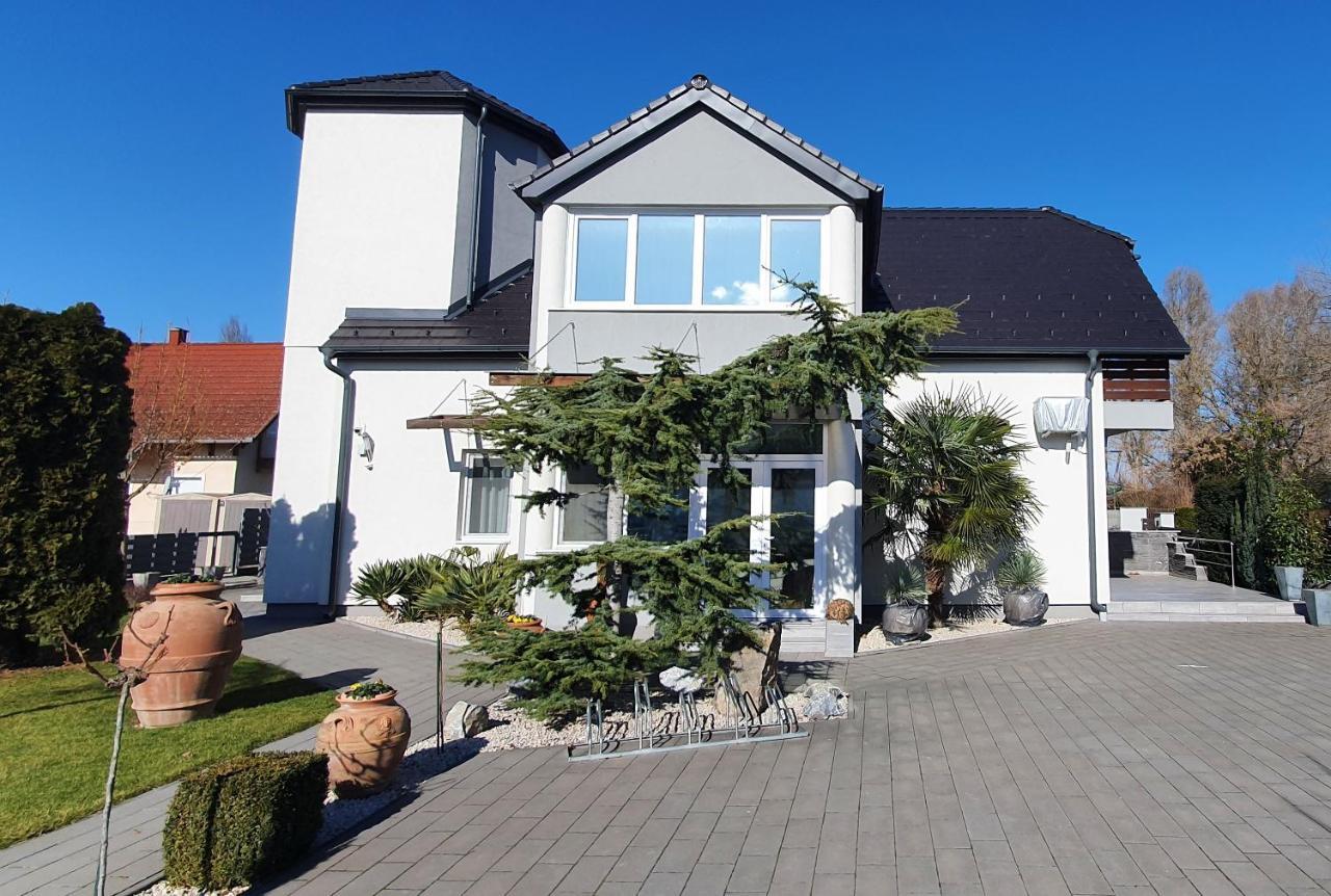 Ancsi Apartmanhaz Balatonlelle Exterior foto