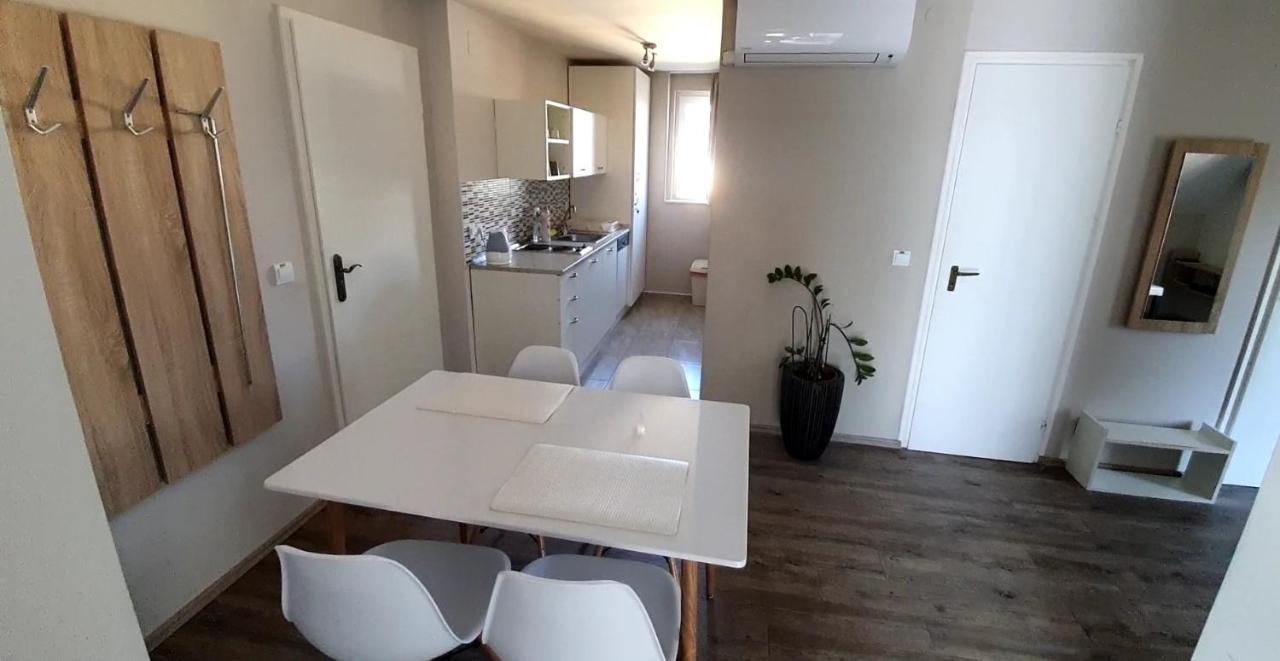 Ancsi Apartmanhaz Balatonlelle Exterior foto